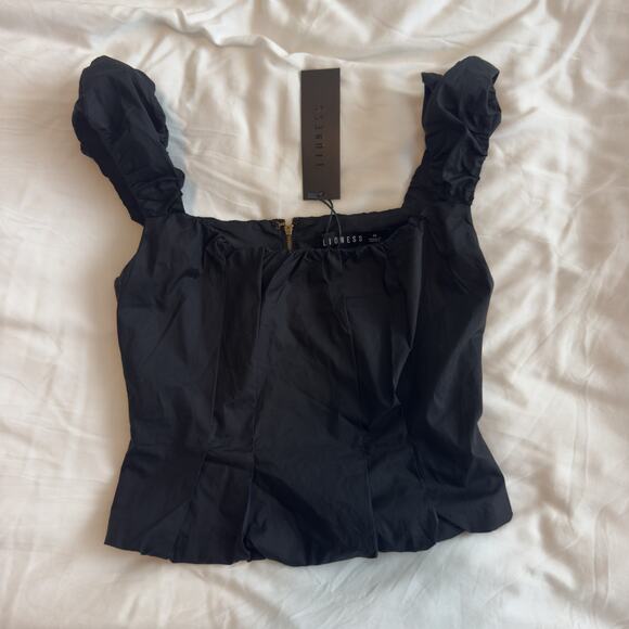 NWT Lioness Almost Famous Top Onyx Black Women’s Size M - Picture 2 of 5